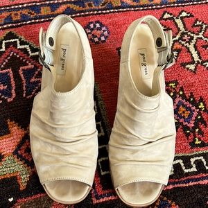 Paul Green Ruched Peep Toe heeled sandals - tan size 5